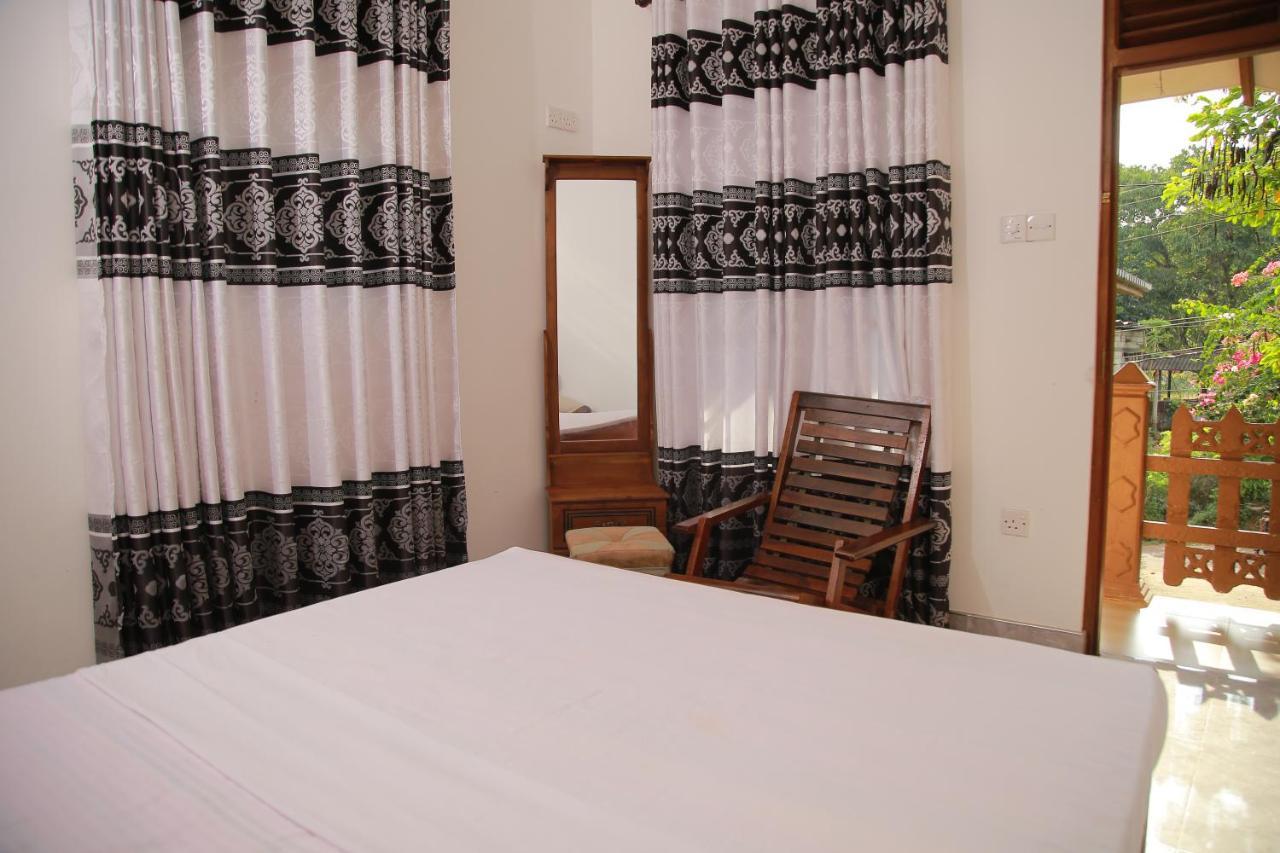 Guruge Guest House Аханґама Екстер'єр фото