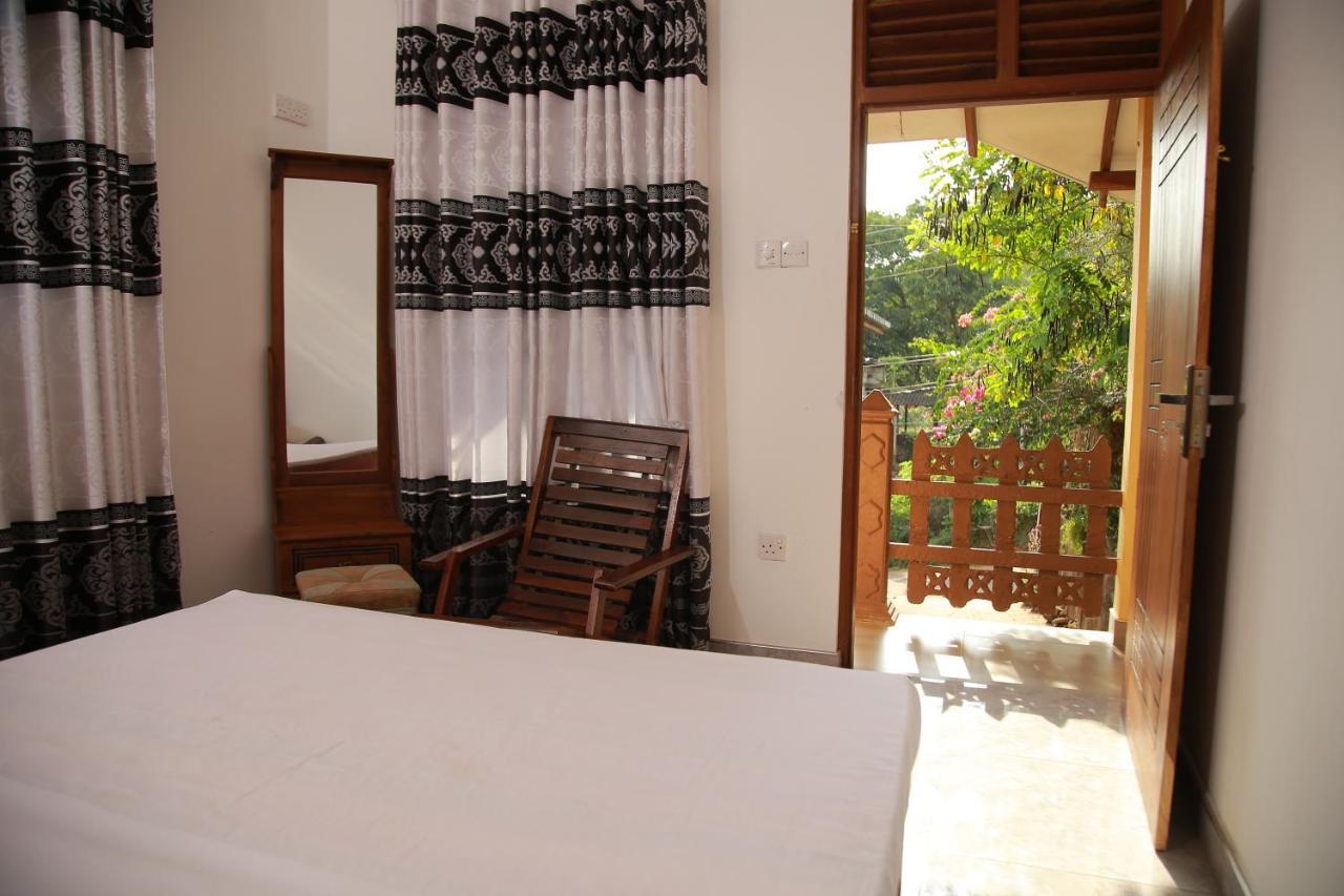 Guruge Guest House Аханґама Екстер'єр фото