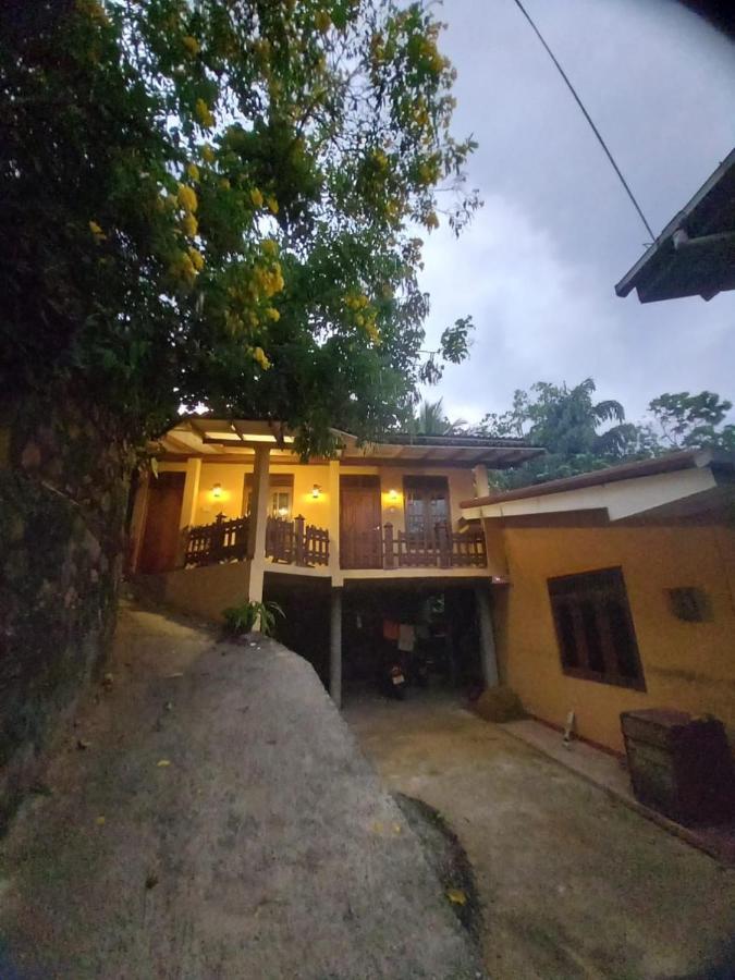 Guruge Guest House Аханґама Екстер'єр фото